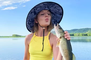 ornella juran making kissing face to walleye while walleye fishing on the mississippi river